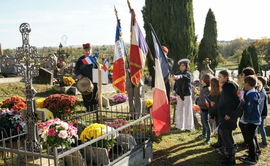 Honneur aux 13 poilus enterrés au cimetière d'Arveyres